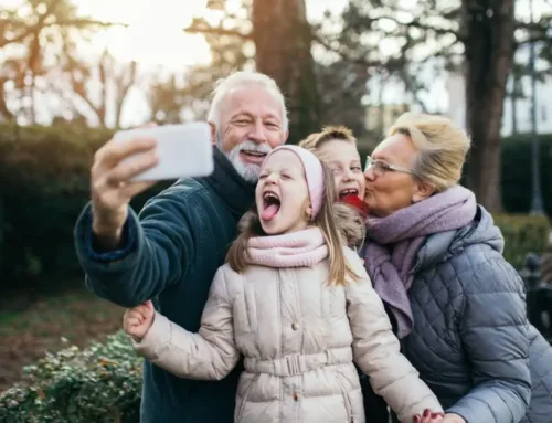 How to Stay Connected with Friends and Family After the Holidays